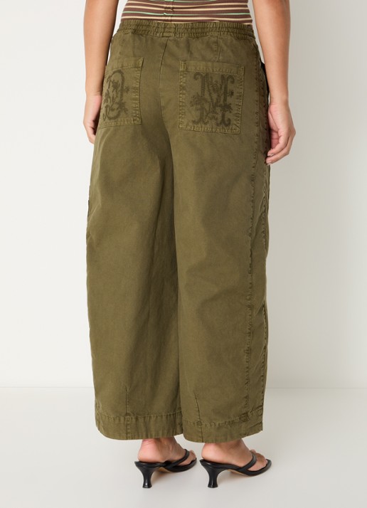 Damson Madder Felix high waist wide fit cargobroek met borduring - achterkant 4 olijfgroen