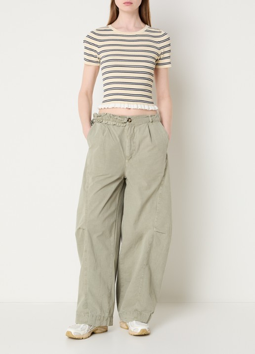 Damson Madder Liv mid waist straight fit broek met steekzakken - voorkant 3 groen
