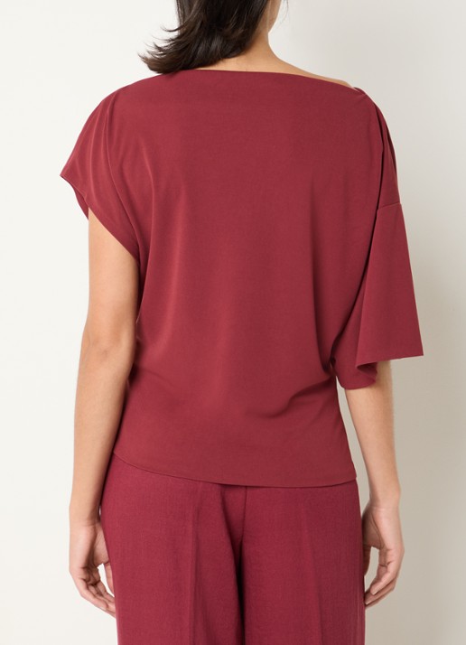 Dante 6 Gou top met asymmetrische mouw - achterkant 4 bordeauxrood