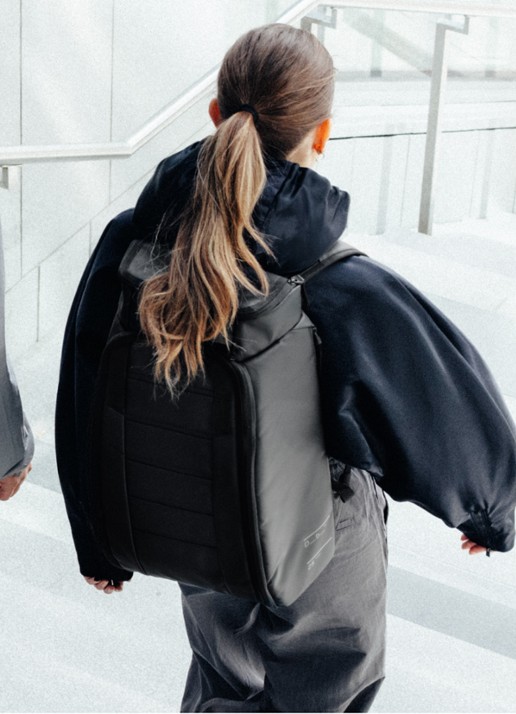 Db Hugger rugzak met laptopvak 25 liter - voorkant 3 zwart