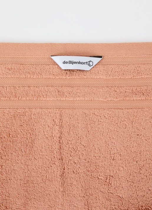 de Bijenkorf Home Evolution badhanddoek - 580 gr/m2 - 60 x 110 cm - detail oranjebruin