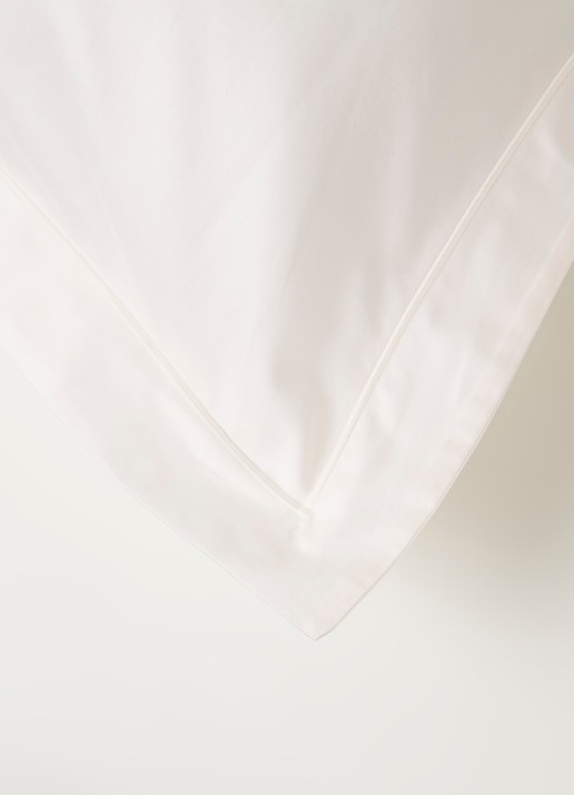 de Bijenkorf Home  kussensloop van  katoensatijn 400TC in 2-pack - detail 3 lichtroze
