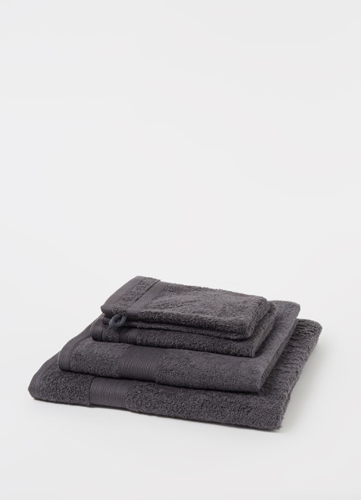 de Bijenkorf Home  Softness badhanddoek - 600 gr/m2 - 60 x 110 cm - detail antraciet