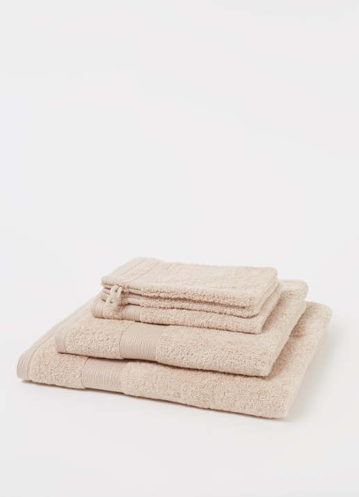 de Bijenkorf Home  Softness badhanddoek - 600 gr/m2 - 60 x 110 cm - voorkant 3 beige