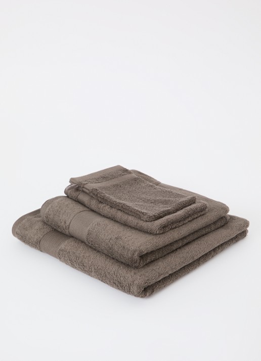 de Bijenkorf Home  Softness badhanddoek - 600 gr/m2 - 60 x 110 cm - voorkant 3 bruin