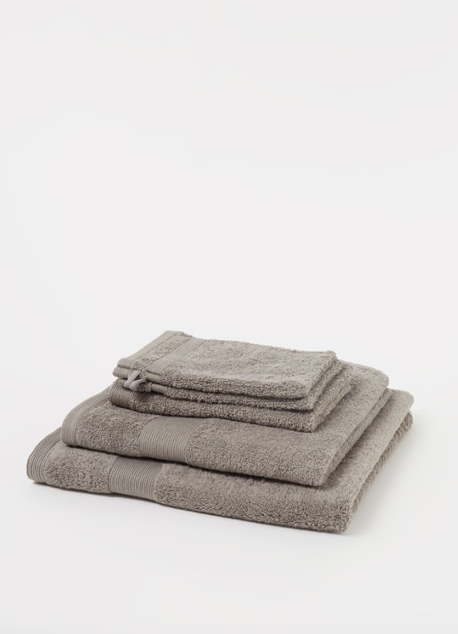 de Bijenkorf Home  Softness gastendoek - 600 gr/m2 - 30 x 50 cm - voorkant 3 grijs