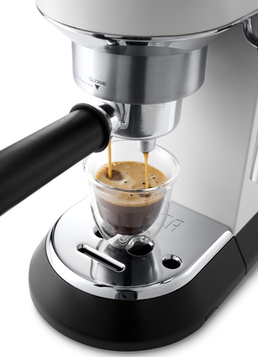 DeLonghi Dedica espressomachine EC685.W - detail 5 wit