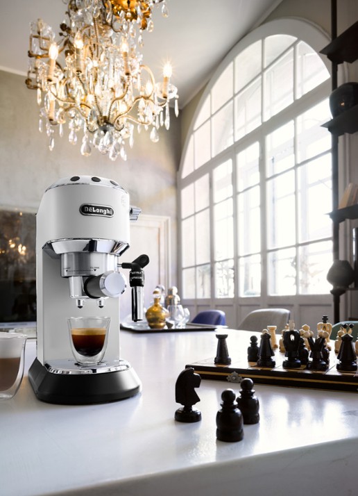 DeLonghi Dedica espressomachine EC685.W - voorkant 2 wit