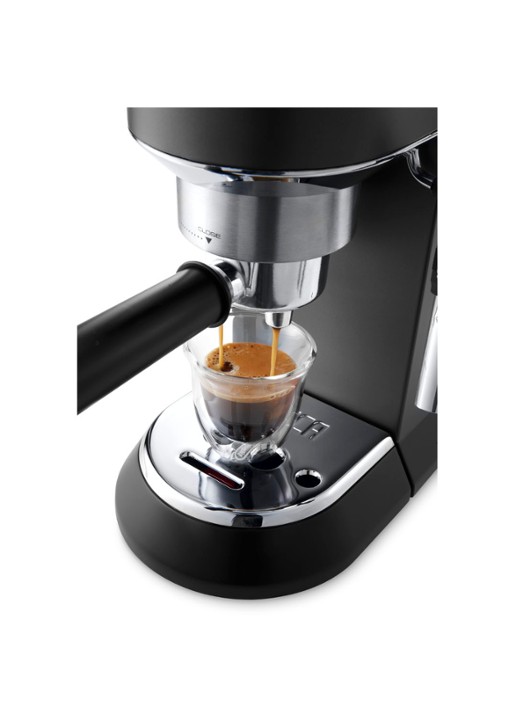 DeLonghi Dedica Style espressomachine EC685.BK - detail 4 zwart