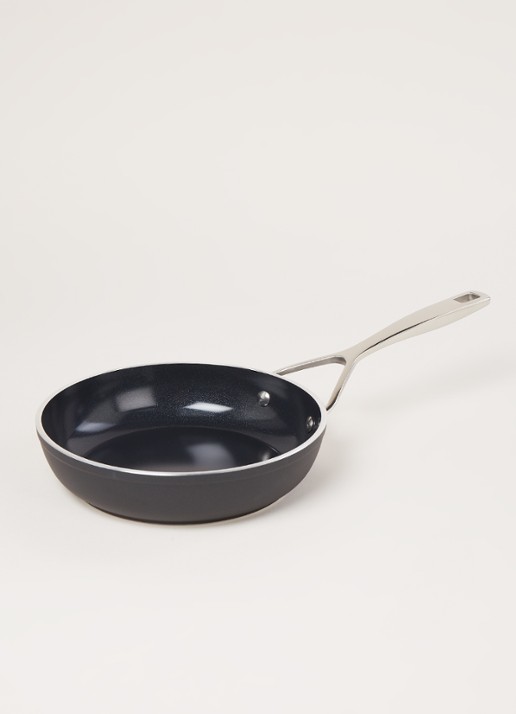 Demeyere Alu Pro 5 Ceraforce koekenpan Ø20 cm - voorkant 2 zwart
