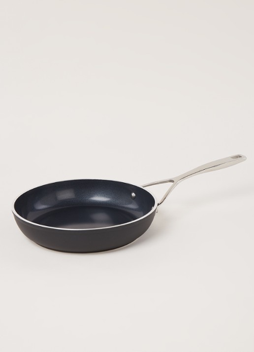 Demeyere Alu Pro 5 Ceraforce koekenpan 24 cm - voorkant 2 zwart
