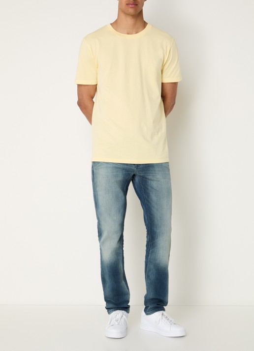 Denham T-shirt met logoborduring - voorkant 4 lichtgeel