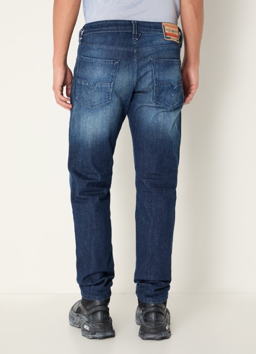 Diesel 1986 Larkee slim fit jeans met verwassen afwerking - achterkant indigo