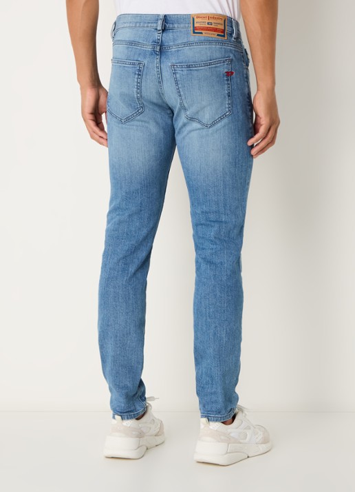 Diesel  2019 D-Strukt slim fit jeans met medium wassing - achterkant indigo