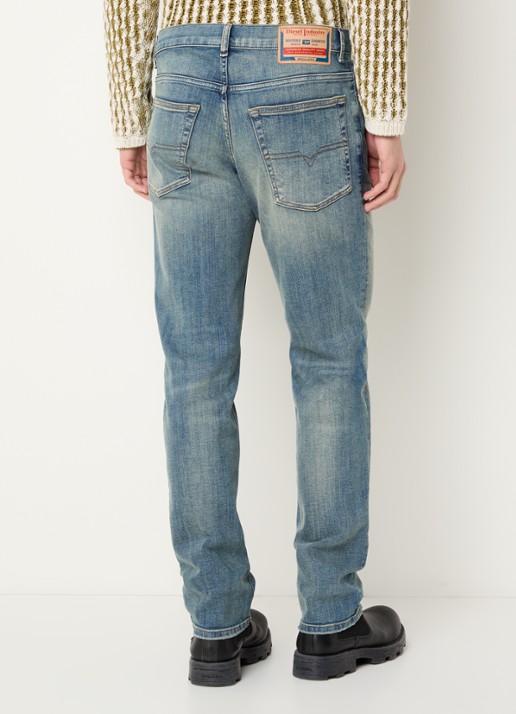 Diesel 2023 D-finitive regular fit jeans met medium wassing - achterkant 5 indigo