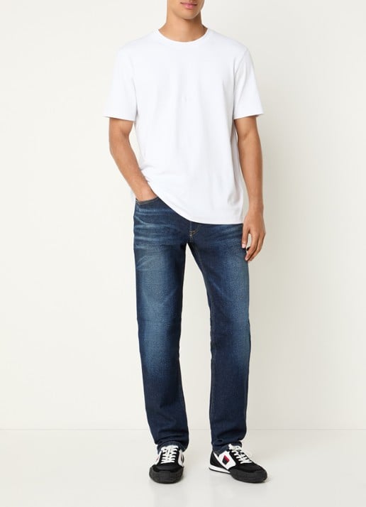Diesel 2023 D-finitive straight fit jeans met medium wassing - voorkant 3 indigo