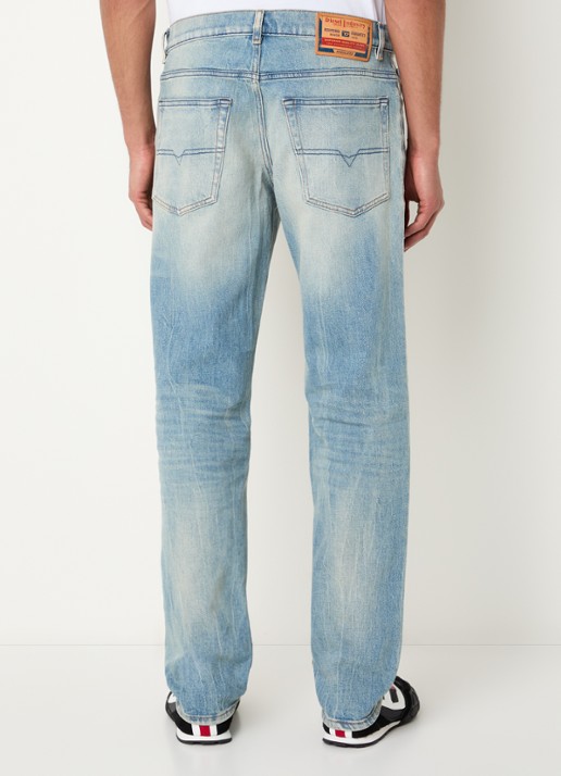 Diesel 2023 D-Finitive straight leg jeans met medium wassing - achterkant indigo