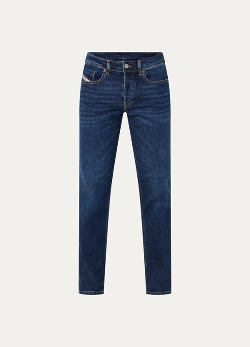 Diesel 2023 D-Finitive tapered fit jeans met donkere wassing - voorkant indigo