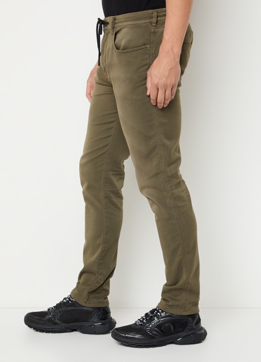 Diesel 2062 D-Strukt JoggJeans® tapered  jeans met gekleurde wassing  - detail 4 legergroen