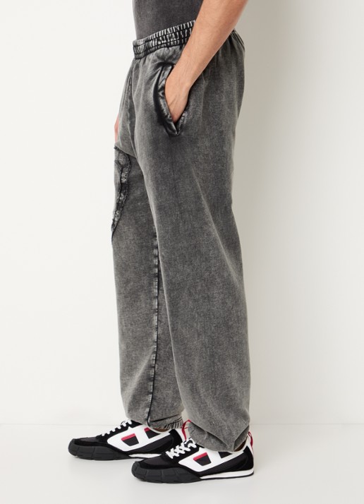 Diesel P-Marky-Den tapered fit joggingbroek met verwassen afwerking en logo - detail 5 antraciet