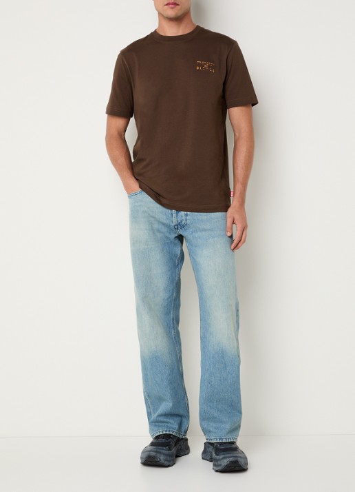 Diesel T-Adjust-T1 T-shirt met logo - voorkant 3 bruin