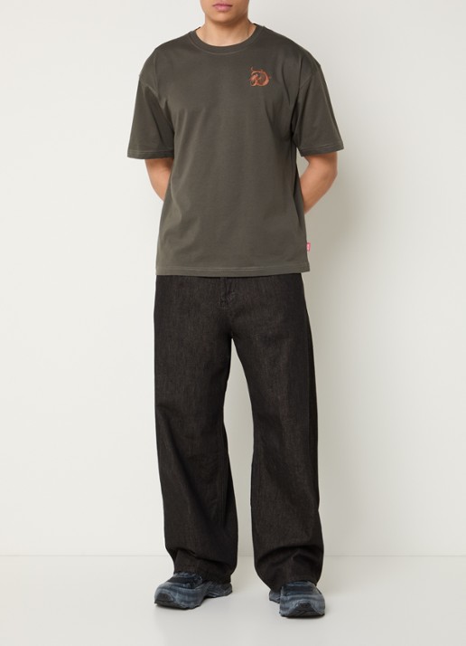 Diesel T-Boxt-AA11 T-shirt met front- en backprint - voorkant 2 olijfgroen