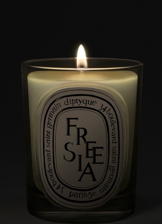 DIPTYQUE Freesia Classic geurkaars 190 gram - voorkant 3 beige