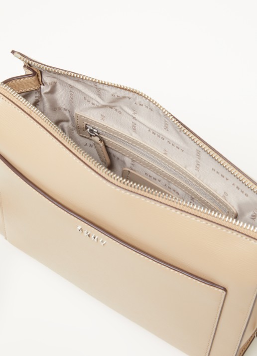 DKNY Bryant Medium crossbodytas van leer - detail 3 lichtbruin