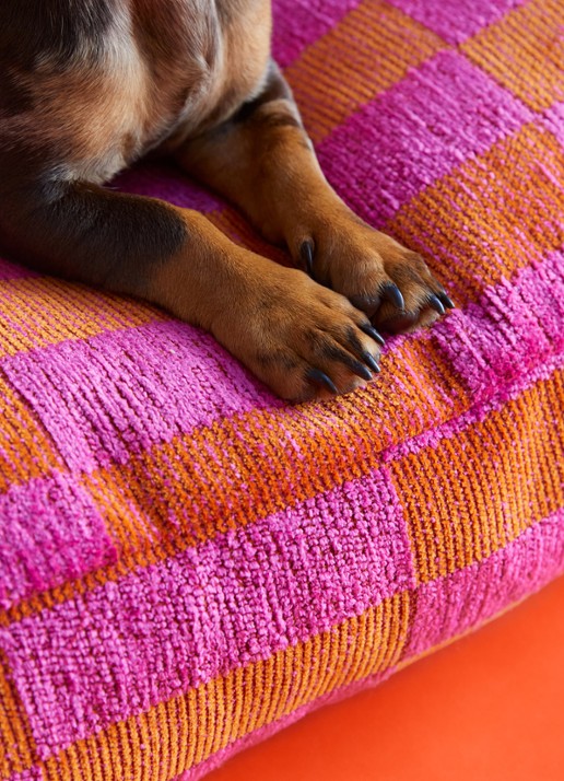 DOGGUO Block hondenmand met print 105 x 65 cm - detail 4 donkerroze