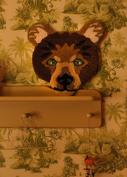 Doing Goods Archie Geruite Beer Dierenkop hanger - detail 4 bruin