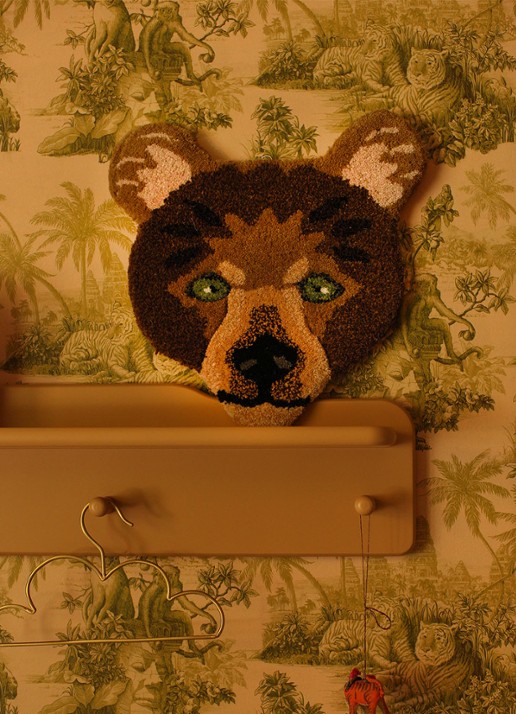 Doing Goods Archie Geruite Beer Dierenkop hanger - detail 5 bruin