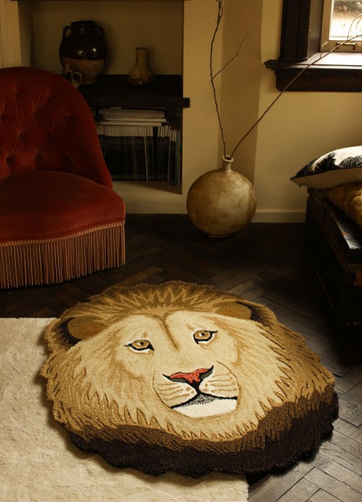Doing Goods Ari Lion Head vloerkleed 95 x 113 cm - detail 2 lichtbruin