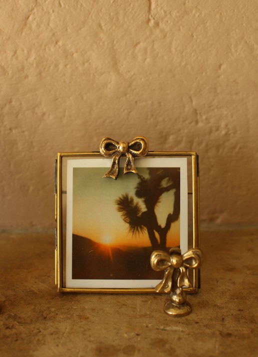 Doing Goods Bowie Bow polaroid fotolijst - detail 4 brons