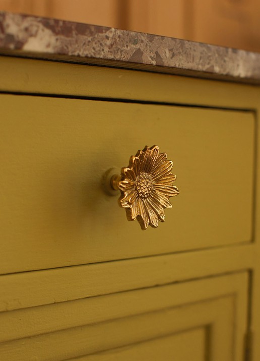 Doing Goods Breezy Daisy deur- en kastknop 4 cm - detail 3 goud