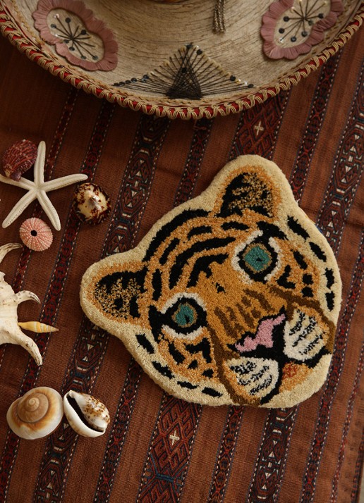 Doing Goods Cloudy Tiger Head voetenkleed 32 x 30 cm - detail 3 orange
