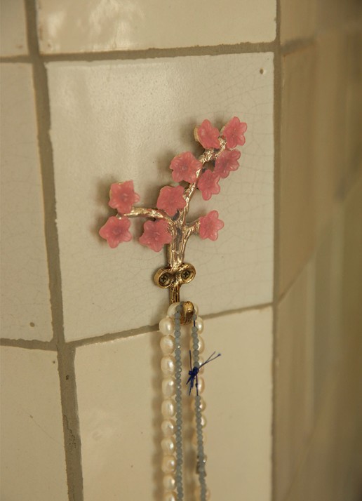 Doing Goods Elodie Flower wandhaak - voorkant 4 brons