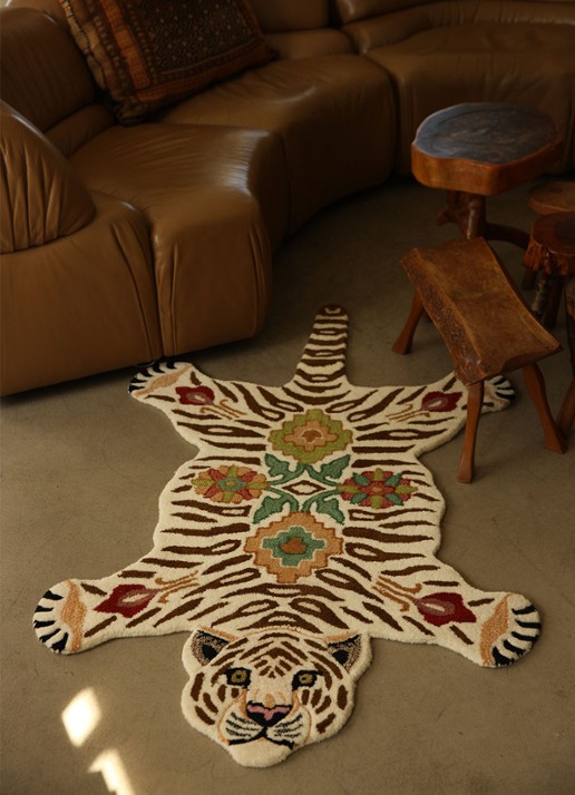 Doing Goods Jill Tiger Large vloerkleed 150 x 90 cm  - voorkant 2 beige