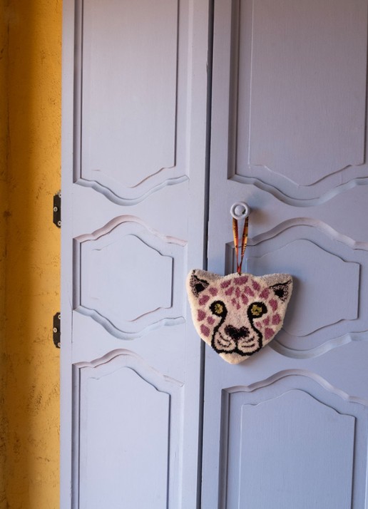 Doing Goods Lilly Luipaard hanger - voorkant 5 paars