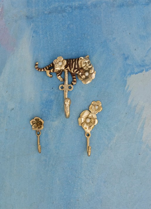 Doing Goods Maisie Flower Mini wandhaak 5 cm - detail 2 goud