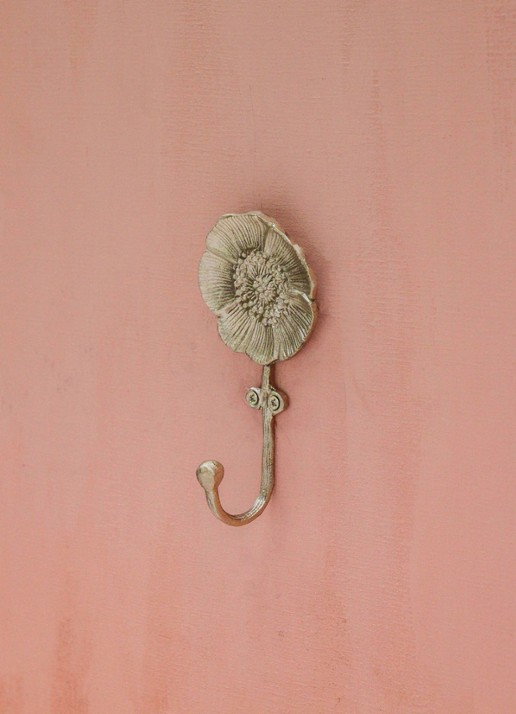 Doing Goods Mia Poppy wandhaak 11 cm - detail goud