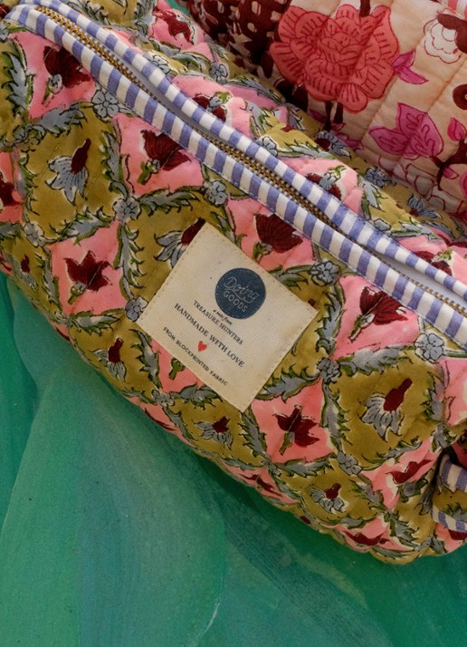Doing Goods Molly make-up tas - detail 3 roze