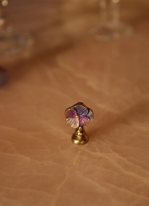Doing Goods Valery Violet Poloroid fotolijst - detail 2 goud