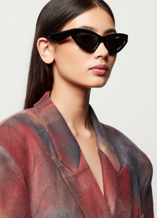 Dolce & Gabbana Cat Eye zonnebril DG4439  - voorkant 5 zwart