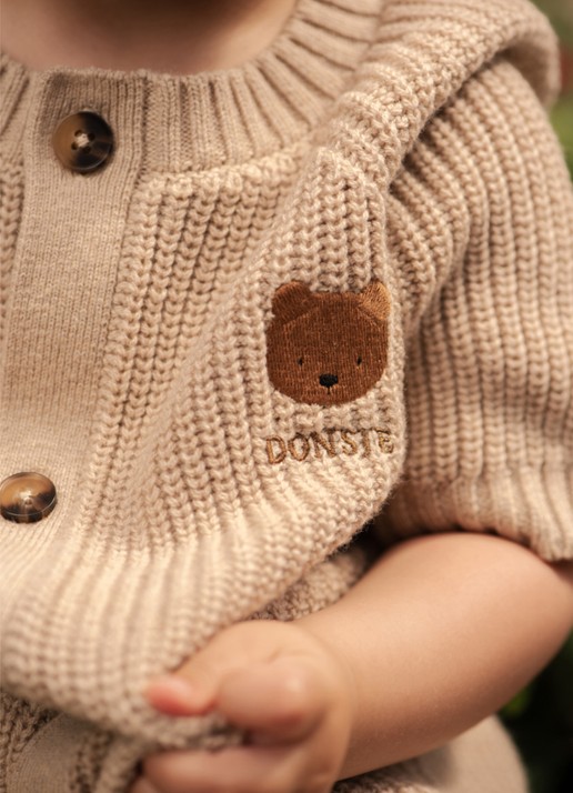 Donsje Amsterdam Dantje grofgebreide jumpsuit met borduring - voorkant 2 beige