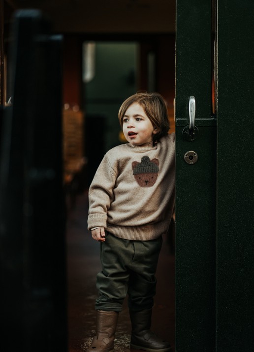 Donsje Amsterdam Denn Bear fijngebreide trui van merino wol - voorkant 4 beige