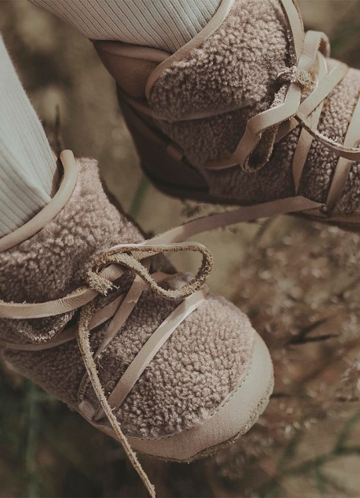 Donsje Amsterdam Inuk babyschoentje van leer - voorkant 7 taupe