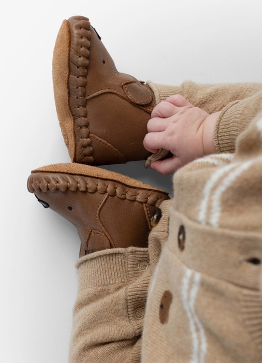 Donsje Amsterdam Kapi Classic Lining Bear babyschoentje van leer - voorkant 9 cognac