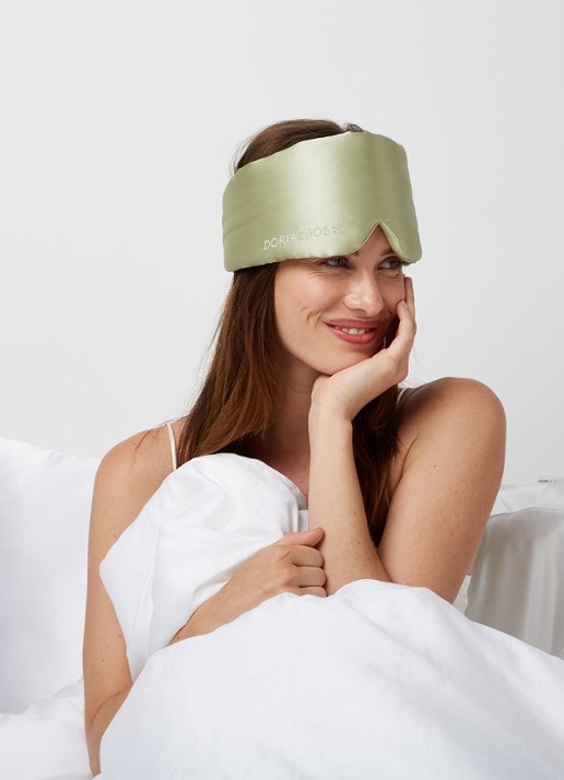 Dore & Rose Deep Sleep Mask - slaapmasker van zijde - detail 4 lichtgroen