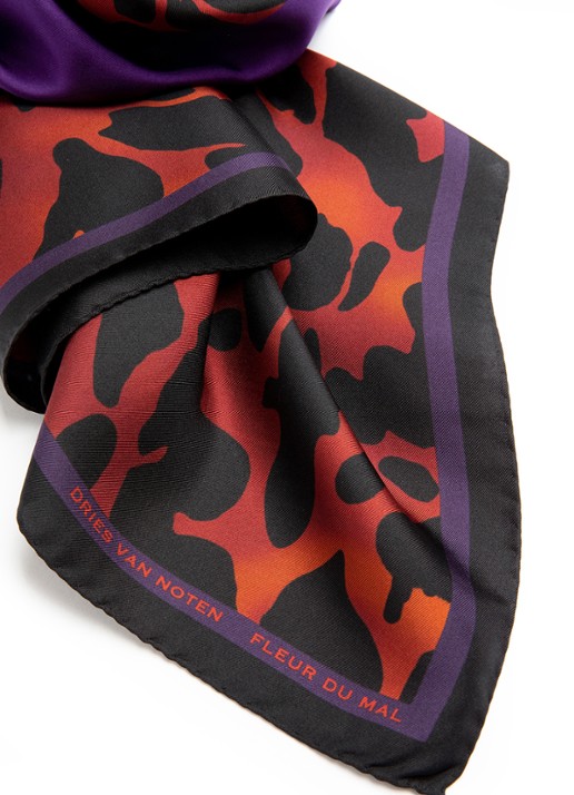 Dries Van Noten Foulard Fleur du Mal - zijden sjaal 75 x 75 cm - voorkant 4 fleur du mal