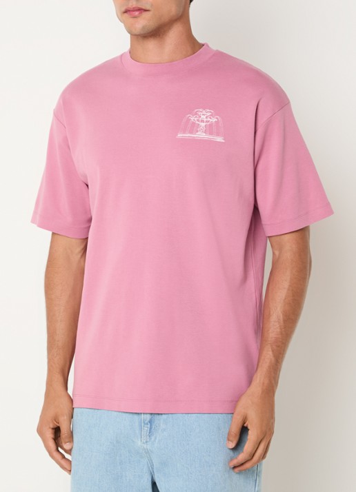 Drôle de Monsieur Fountain T-shirt met logo- en backprint - achterkant 2 donkerroze